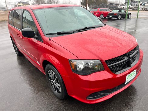 Used 2015 Dodge Grand Caravan SE image 3