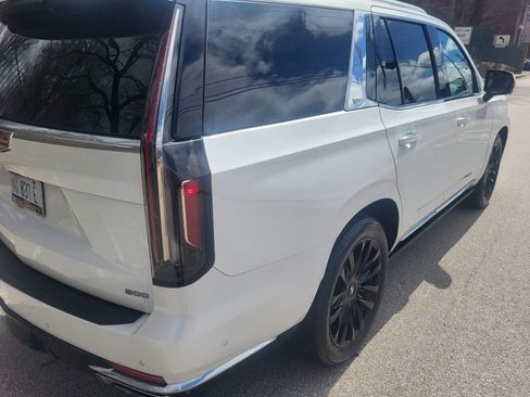 Used 2022 Cadillac Escalade Premium Luxury image 5