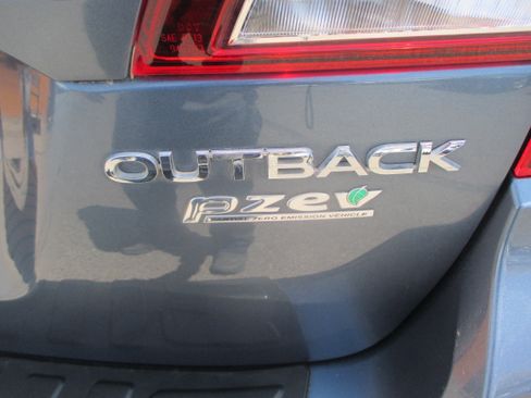 Used 2017 Subaru Outback 2.5i Limited AWD/4WD image 15