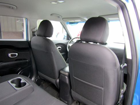 Used 2016 Kia Soul + image 19