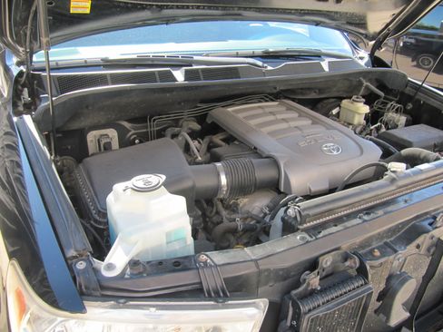 Used 2010 Toyota Tundra 4x4 CrewMax image 23
