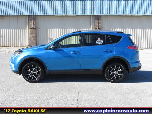 Used 2017 Toyota RAV4 SE image 17