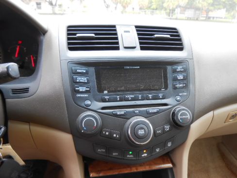 Used 2005 Honda Accord EX Sedan image 16