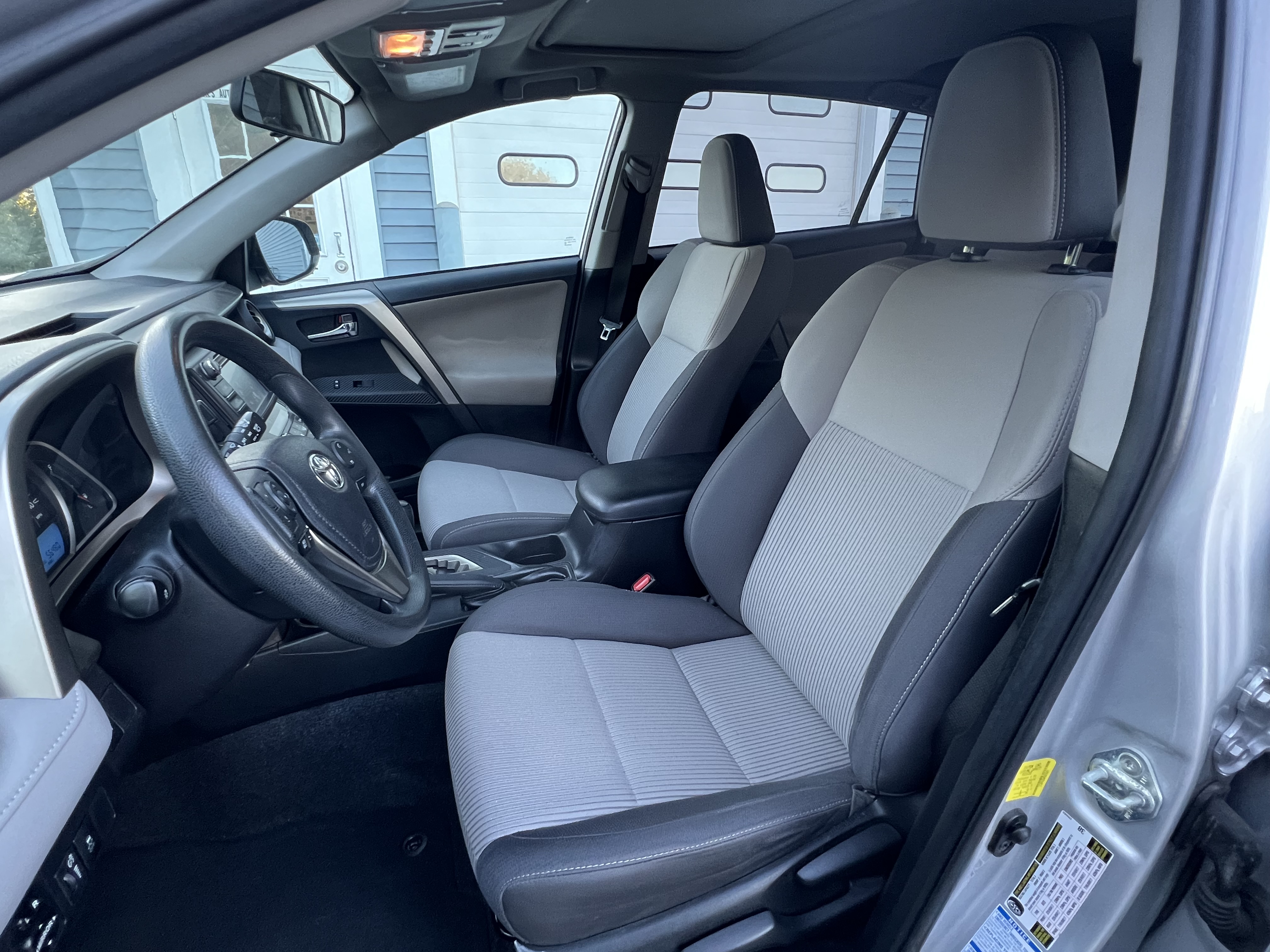 Used 2015 Toyota RAV4 AWD XLE image 7