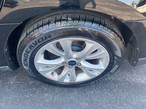 Used 2012 Ford Taurus SEL FWD image 15