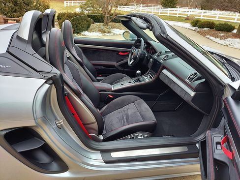Used 2020 Porsche 718 Boxster Spyder RWD image 67