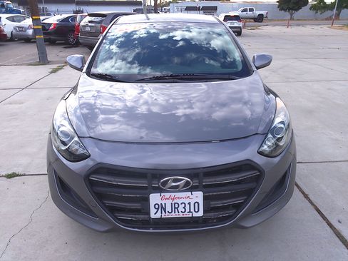 Used 2017 Hyundai Elantra GT image 5
