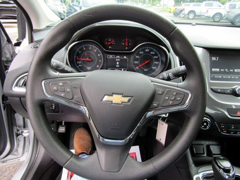 Used 2016 Chevrolet Cruze LT Sedan FWD image 19