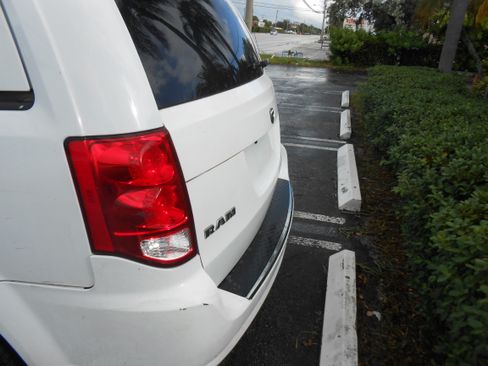 Used 2014 RAM C/V Tradesman image 7