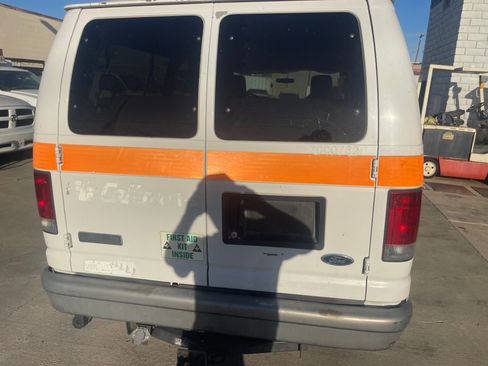 Used 2006 Ford E-350 and Econoline 350 image 4