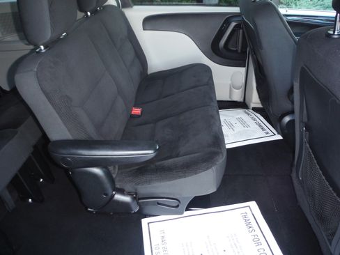 Used 2018 Dodge Grand Caravan SE image 14