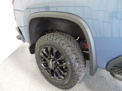 Used 2025 Chevrolet Silverado 3500 4x4 Crew Cab LTZ image 18