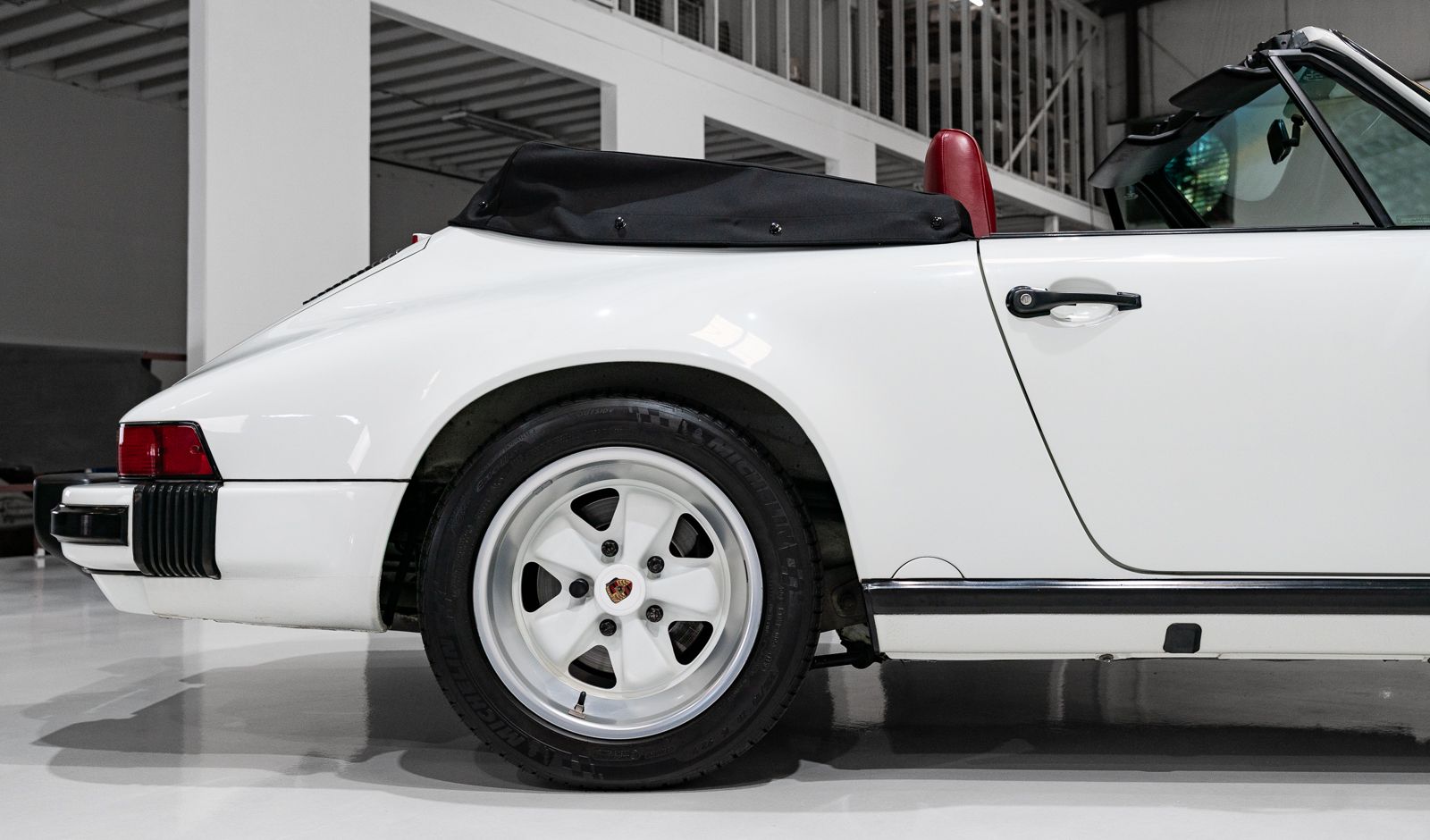 Used 1989 Porsche 911 Carrera Cabriolet RWD image 16