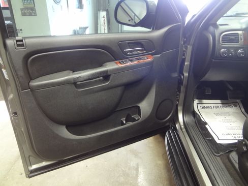 Used 2012 Chevrolet Tahoe LS image 16