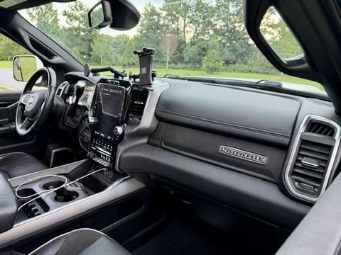 Used 2022 RAM 2500 4x4 Mega Cab Laramie image 15