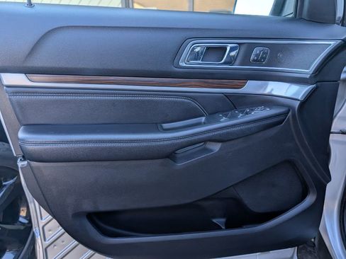Used 2018 Ford Explorer Limited image 22