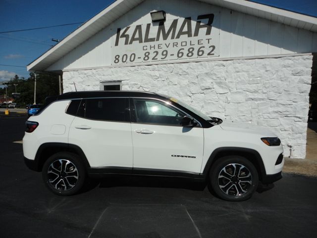 Used 2023 Jeep Compass 4WD Limited image 10