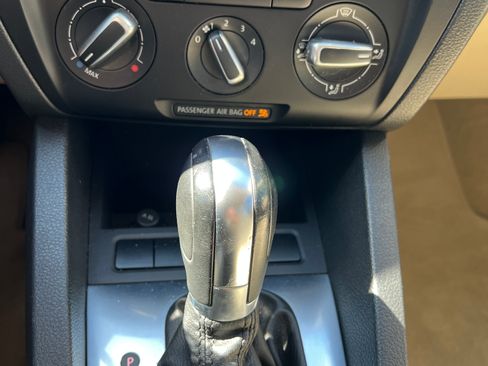 Used 2013 Volkswagen Jetta SE Sedan FWD image 19