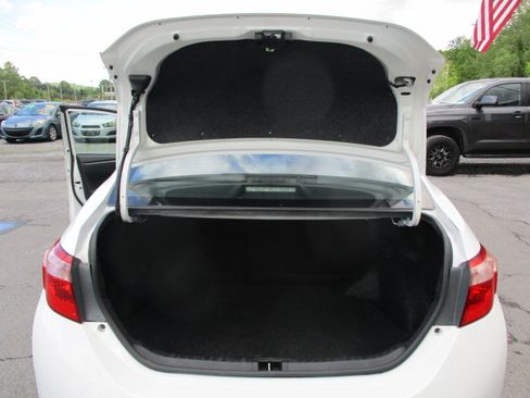 Used 2018 Toyota Corolla LE FWD image 50