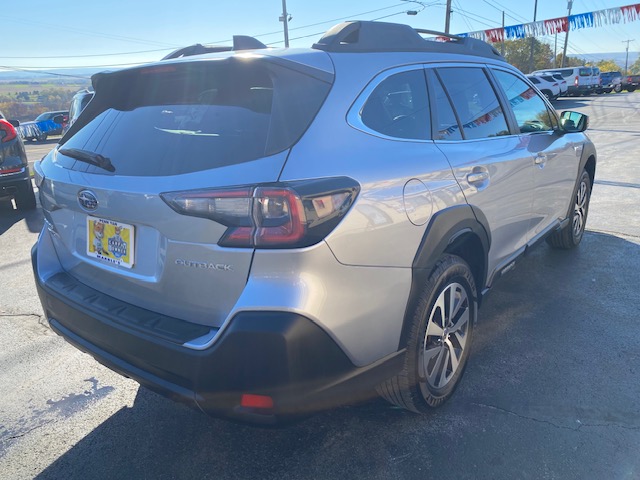 Used 2025 Subaru Outback Premium AWD/4WD image 5