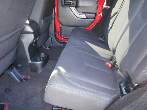 Used 2018 Jeep Wrangler Unlimited Sport S image 8