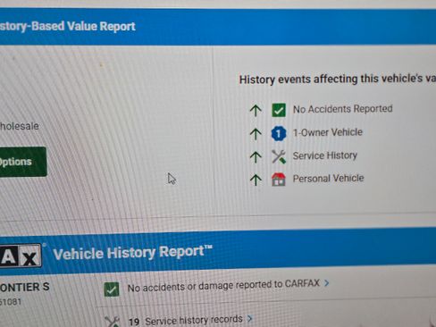 Used 2011 Nissan Frontier SE image 32