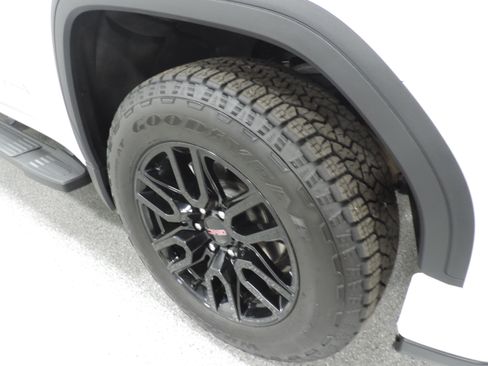 Used 2025 GMC Sierra 1500 Elevation image 17