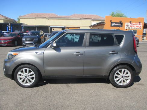 Used 2019 Kia Soul + image 1
