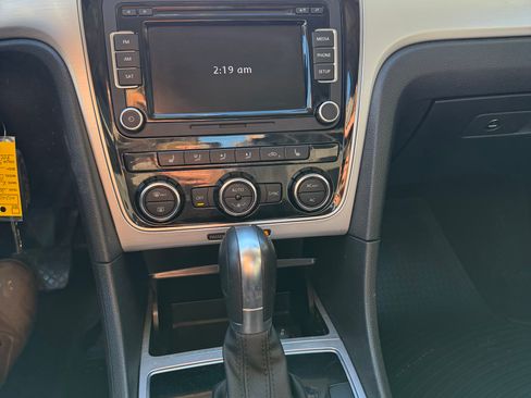 Used 2012 Volkswagen Passat 2.5 SE image 10