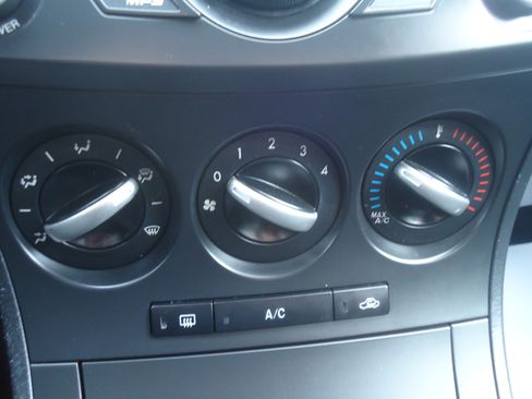 Used 2013 MAZDA MAZDA3 i SV image 13