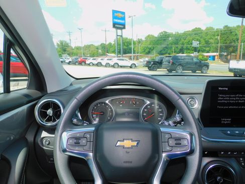 Used 2025 Chevrolet Blazer FWD LT w/ 2LT image 2
