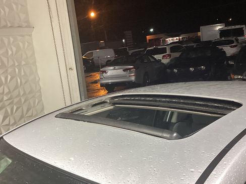 Used 2012 Nissan Sentra SR image 29