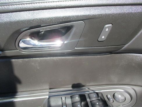 Used 2013 Chevrolet Traverse LT image 19