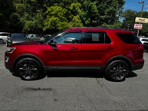 Used 2017 Ford Explorer FWD XLT image 2