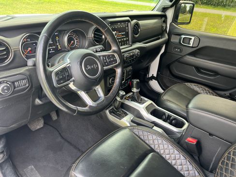 Used 2021 Jeep Gladiator High Altitude AWD/4WD image 9