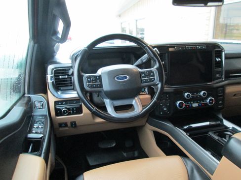 Used 2023 Ford F250 4x4 Crew Cab Lariat image 9