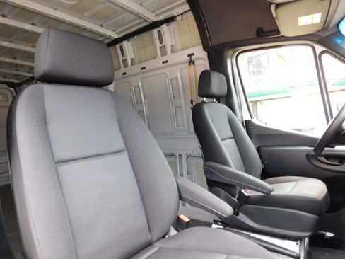 Used 2021 Mercedes-Benz Sprinter 2500 170 Cargo image 18