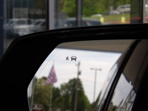 Used 2025 GMC Yukon XL Denali image 35