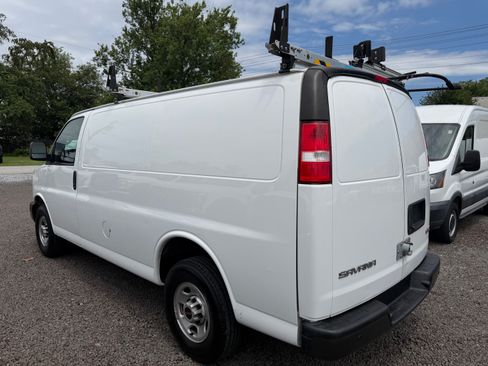 Used 2022 GMC Savana 2500 RWD image 3