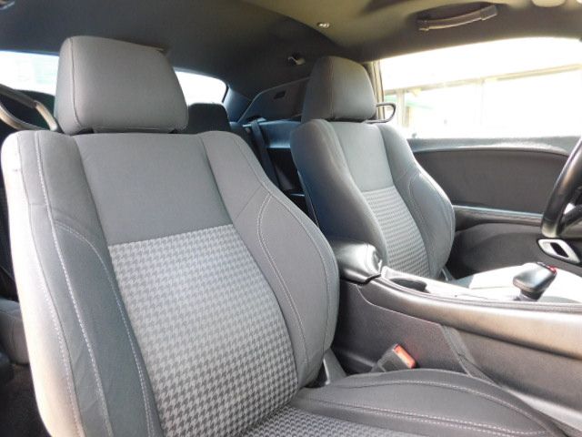 Used 2015 Dodge Challenger SXT RWD image 18