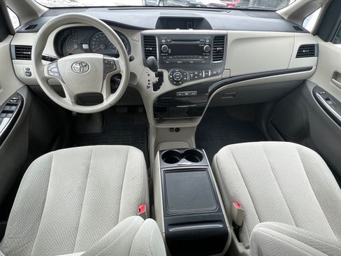 Used 2013 Toyota Sienna LE image 8