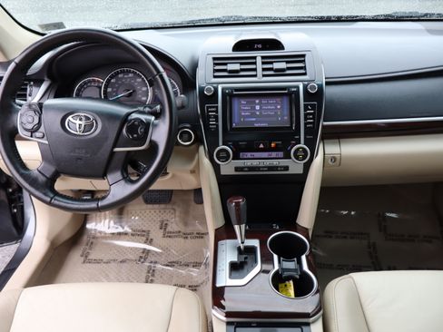 Used 2012 Toyota Camry XLE image 17