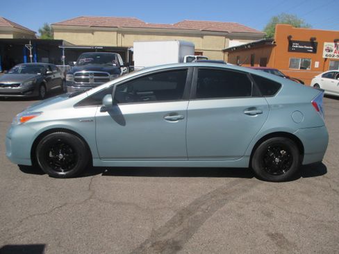 Used 2012 Toyota Prius Two image 2