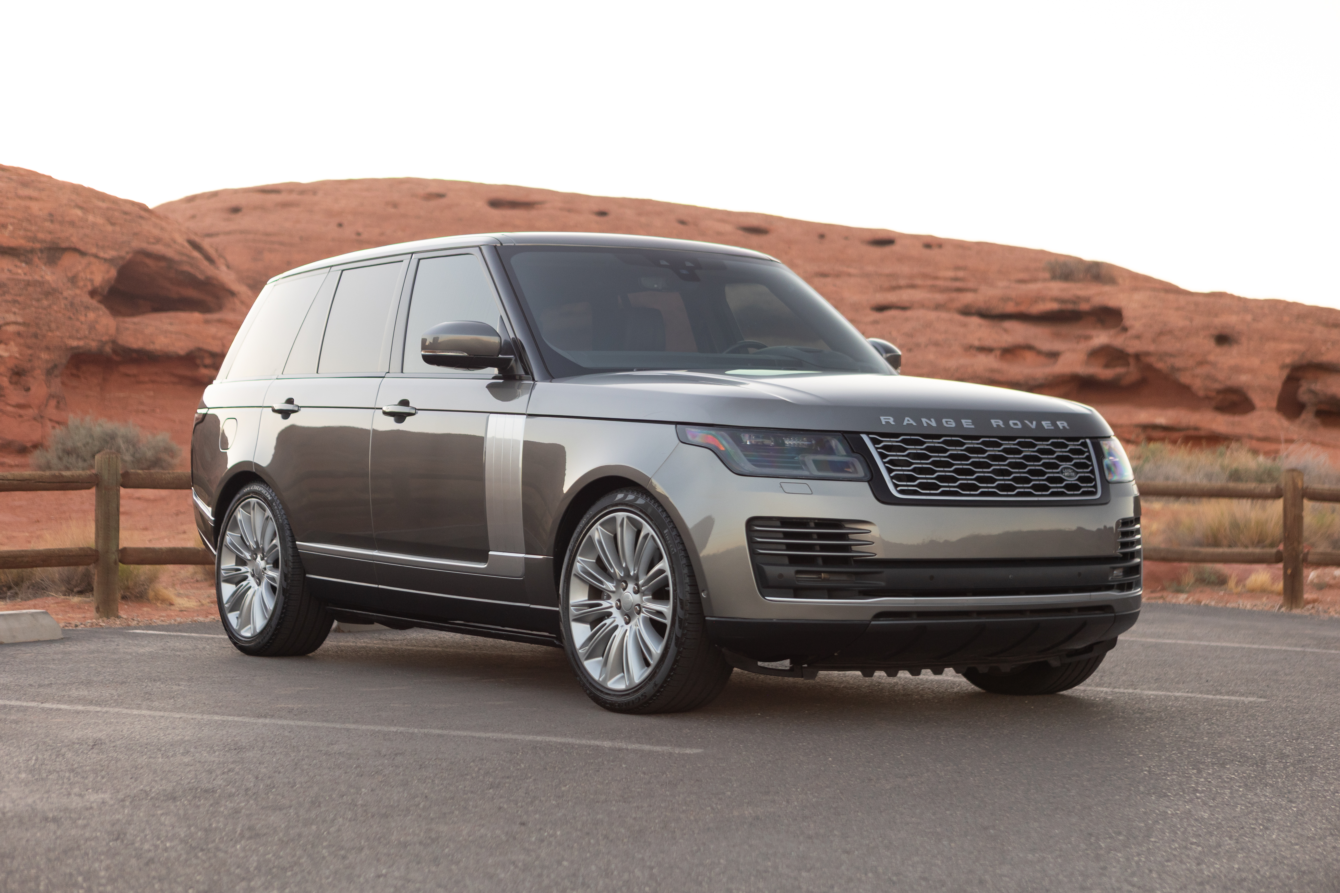 Used 2019 Land Rover Range Rover Supercharged AWD/4WD image 1
