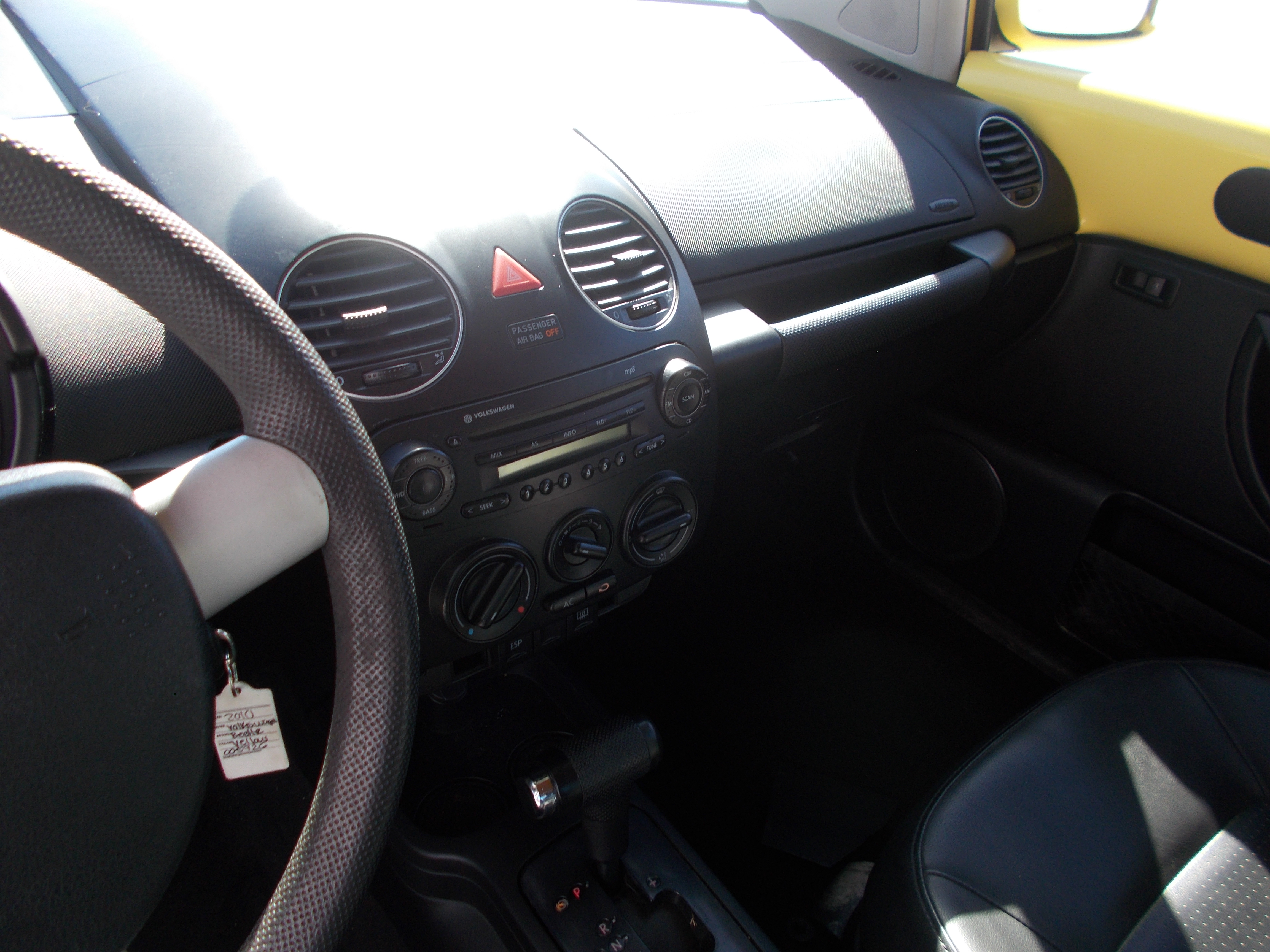 Used 2010 Volkswagen Beetle Coupe FWD image 8