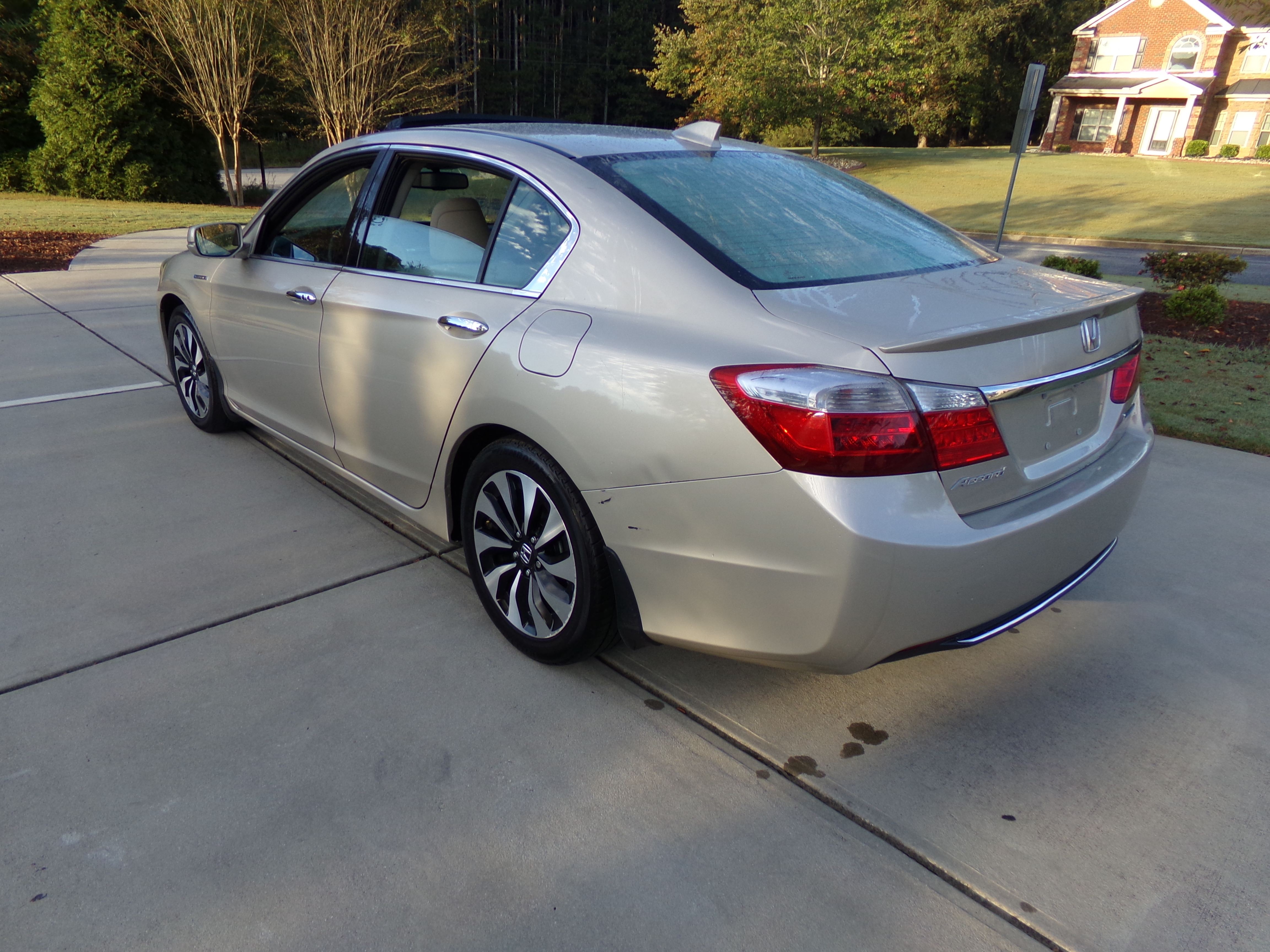 Used 2015 Honda Accord EX-L Hybrid Sedan image 3