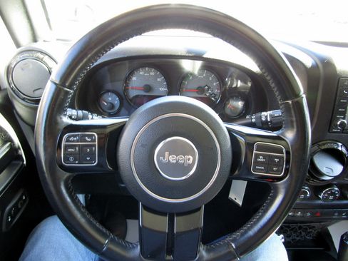 Used 2017 Jeep Wrangler Unlimited image 18