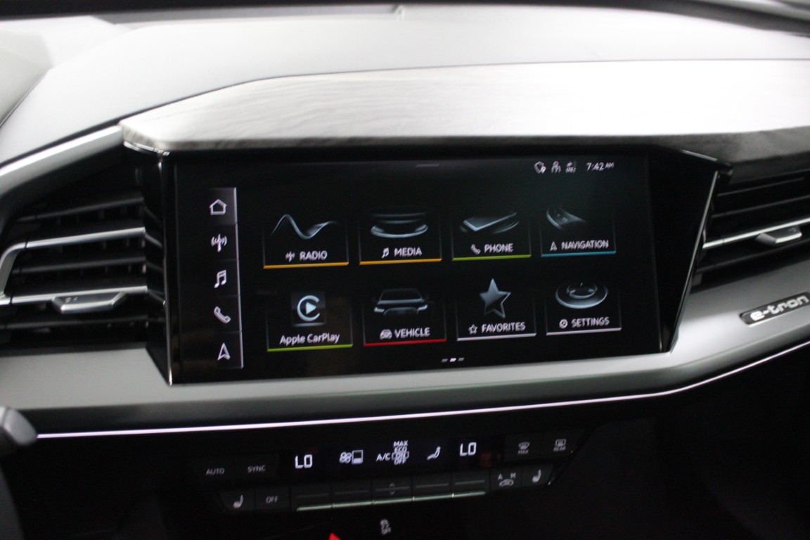 Used 2025 Audi Q4 e-tron Premium RWD image 24