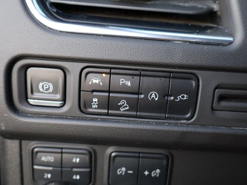 Used 2021 Chevrolet Suburban Premier image 33