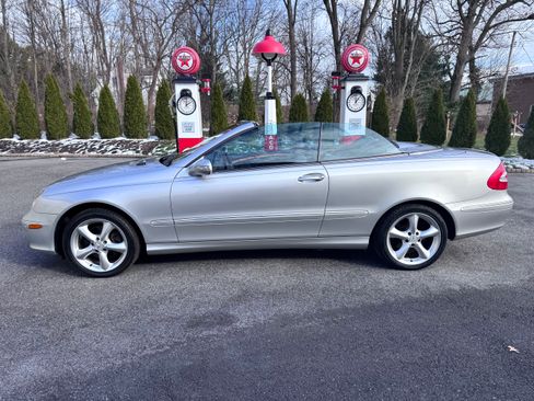 Used 2005 Mercedes-Benz CLK 320 image 9